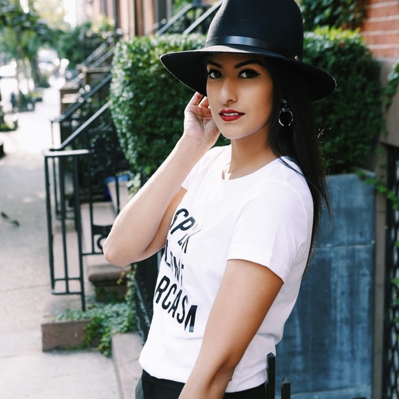 SOLD— Graphic Tee - Picture 2 of 8